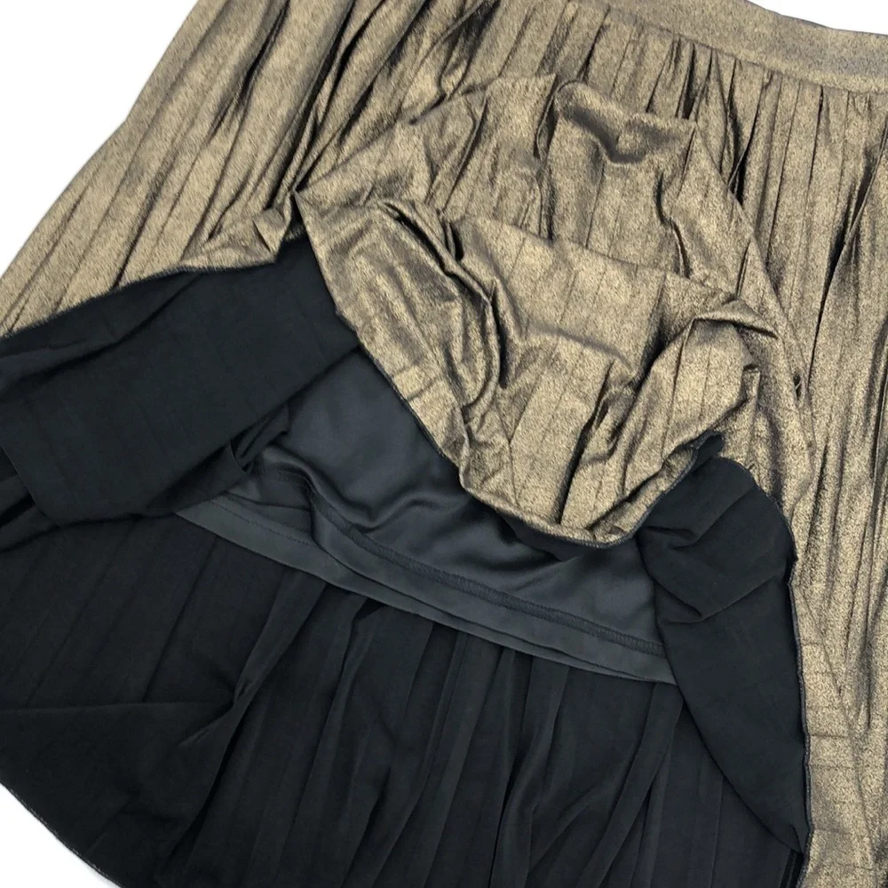 Charlotte Russe Pleated Gold Fleck and Black Skiirt Size L Shiny Shimmery